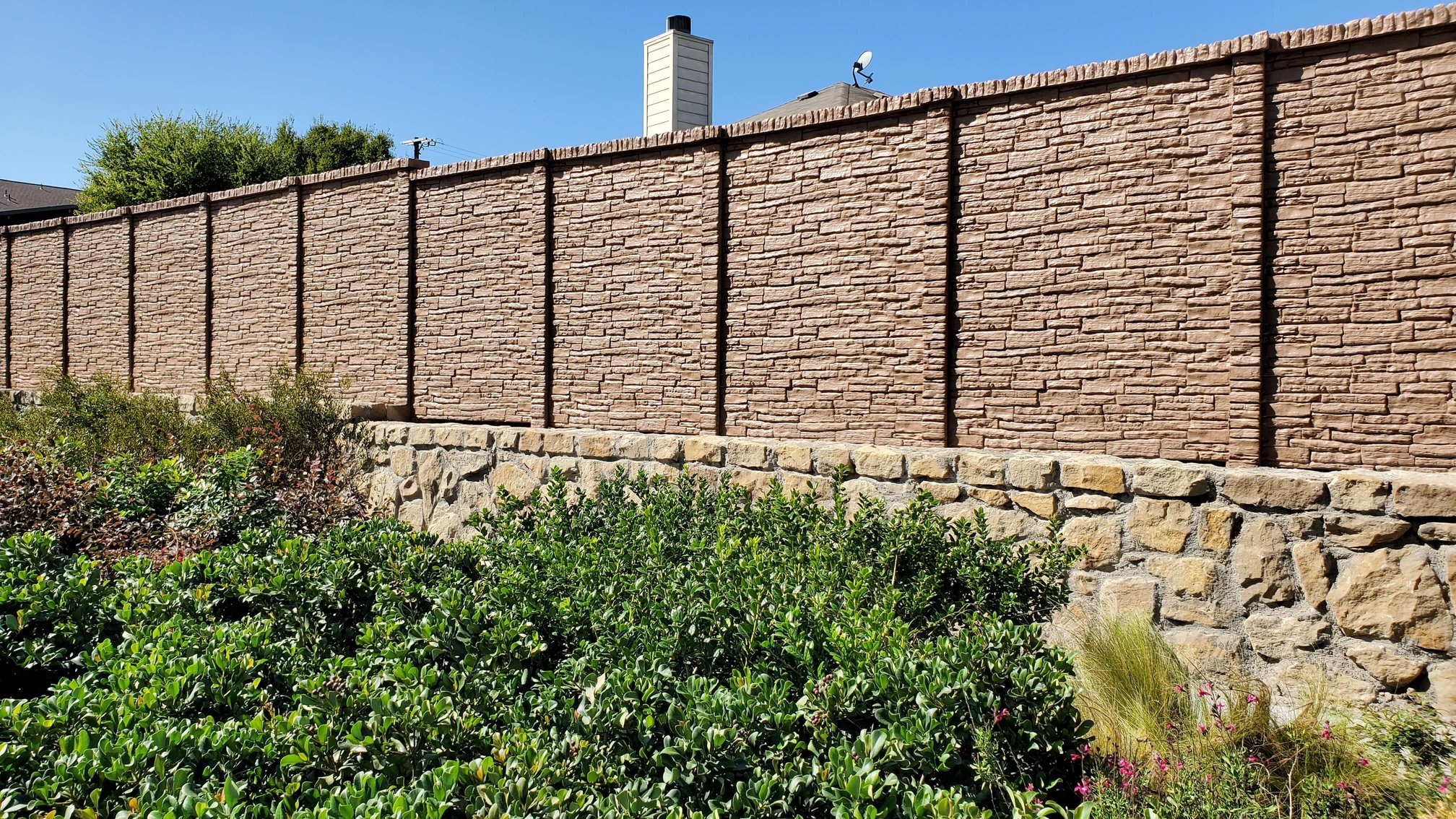 StackedStone Precast Concrete Fence | Hilltop Concrete